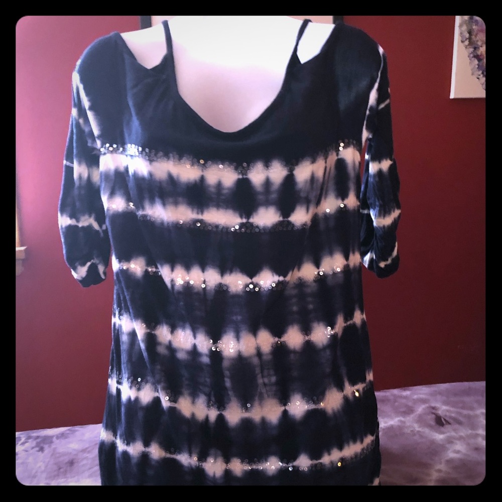🤗 3-$25 Cold shoulder XL